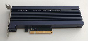 Figure 1-1  Appearance of the Fujitsu 3.2 TB Flash Accelerator Card